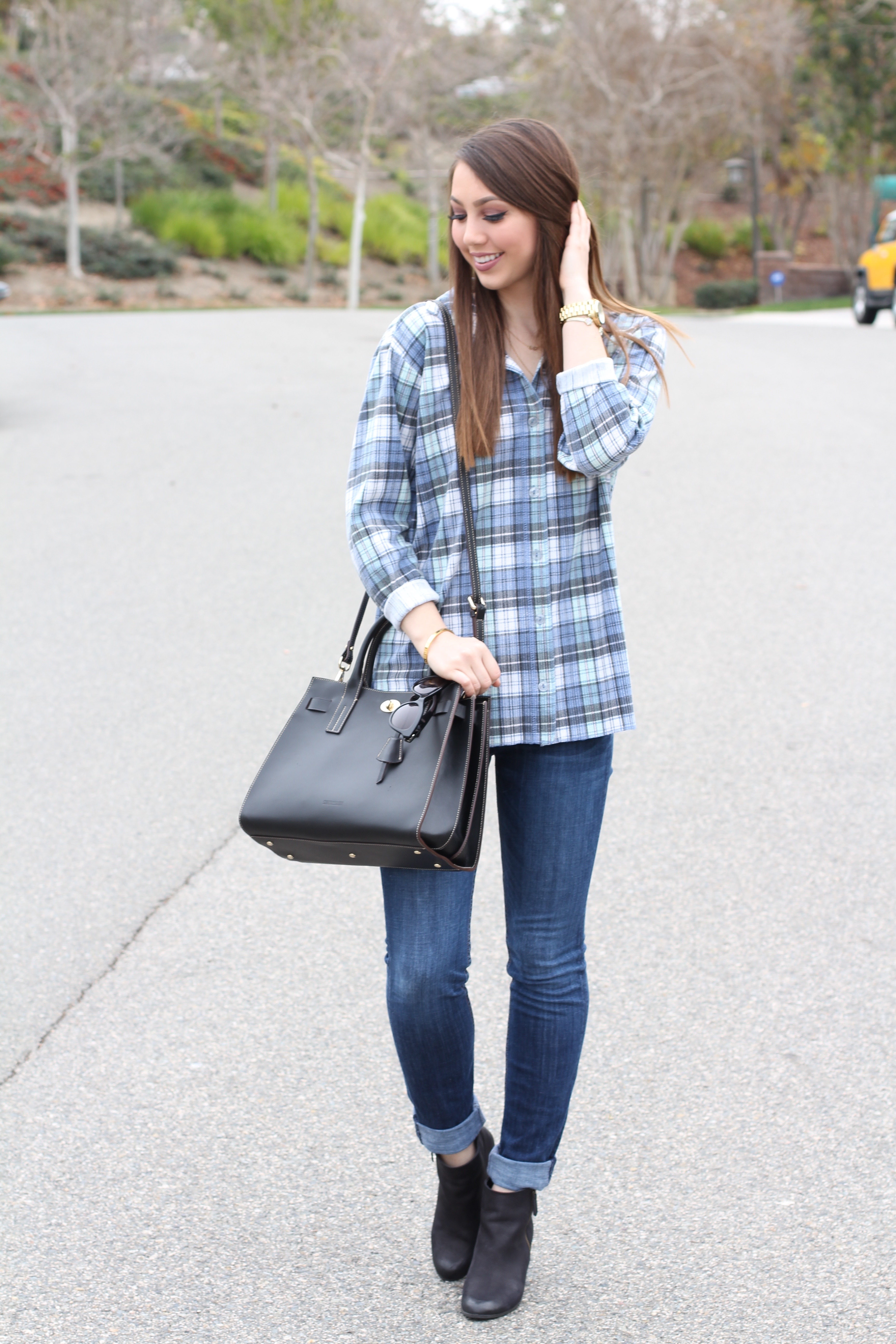 how to style an oversized flannel