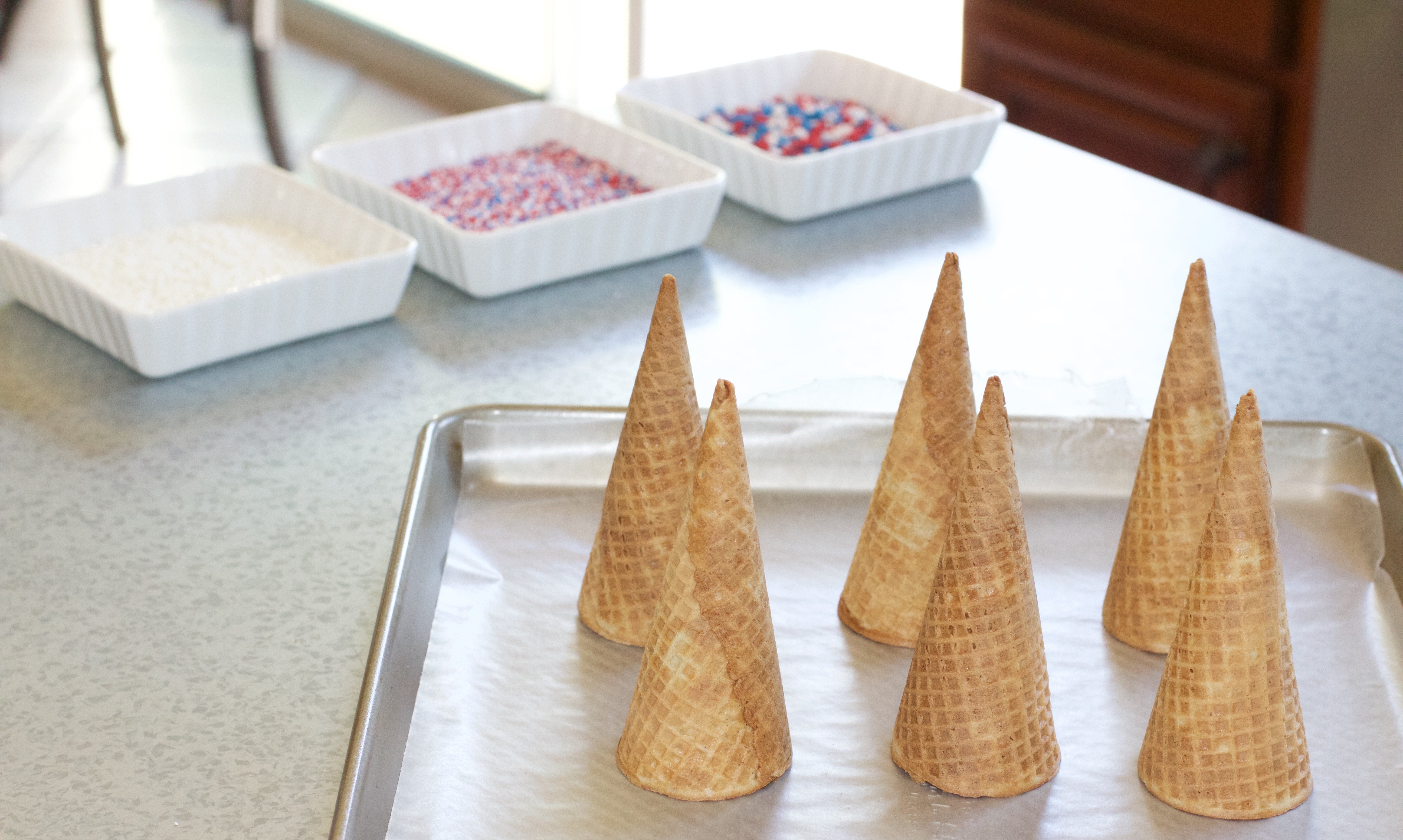 4th of july treat - ice cream cones