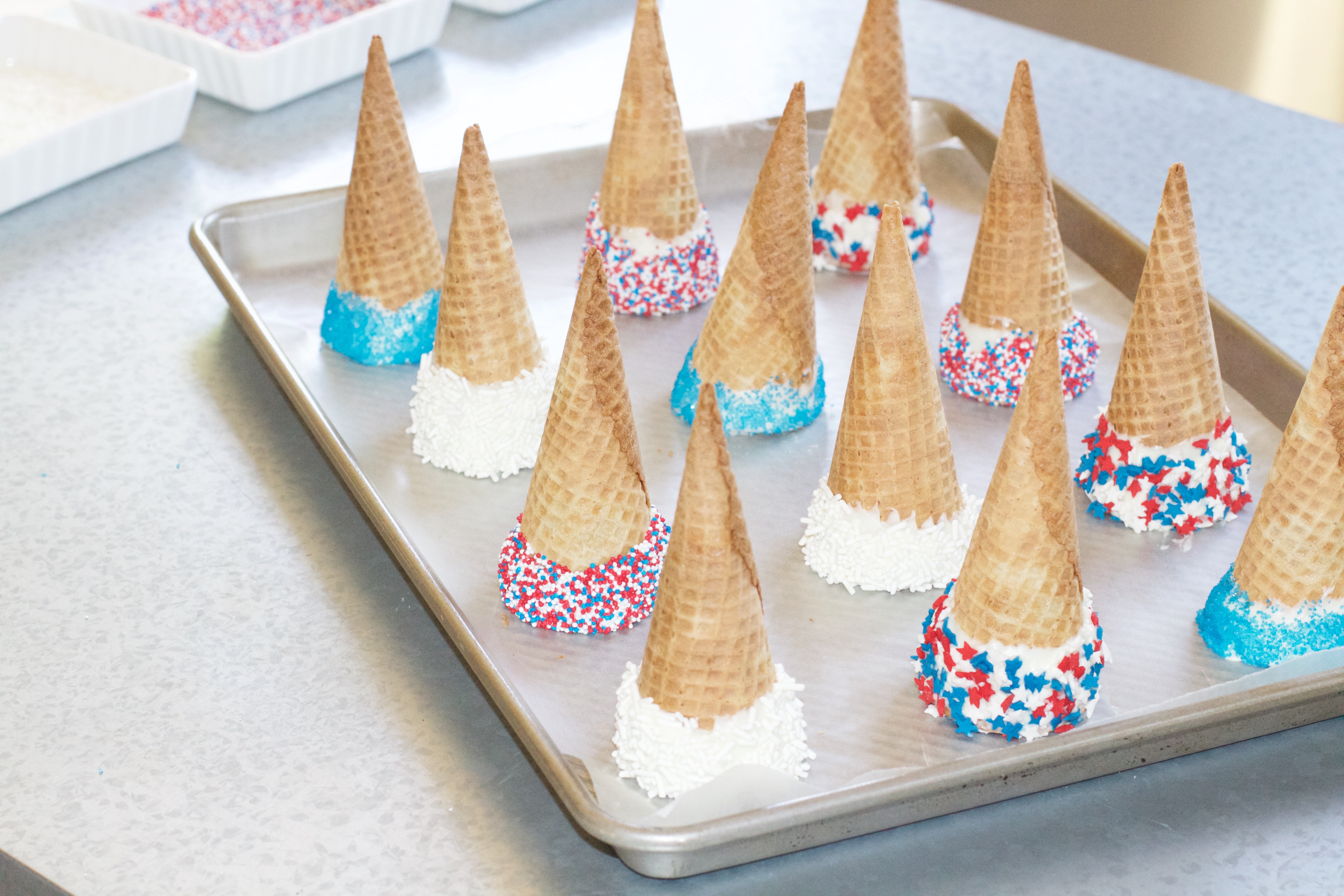 4th of july treat - ice cream cones