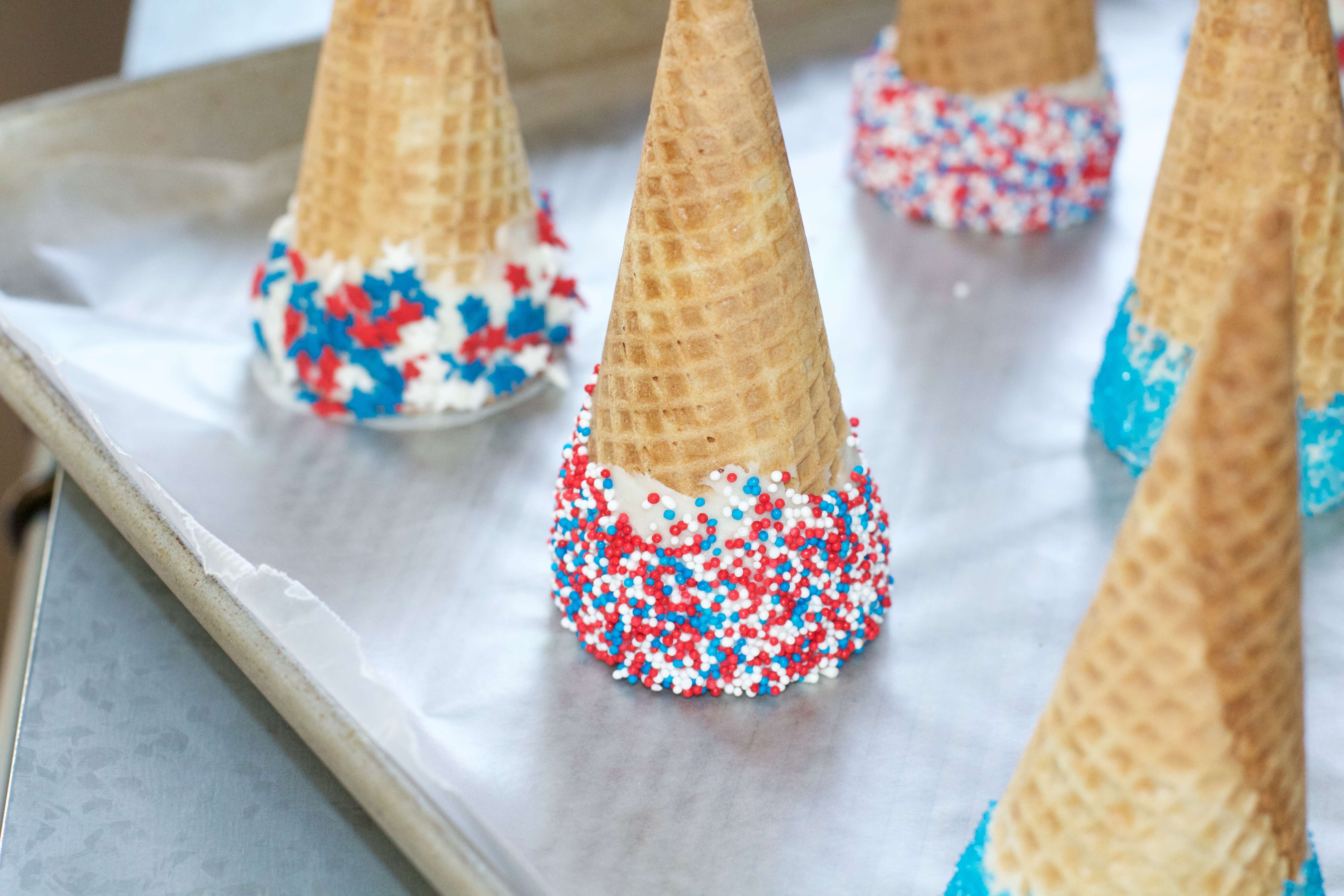 4th of july treat - ice cream cones