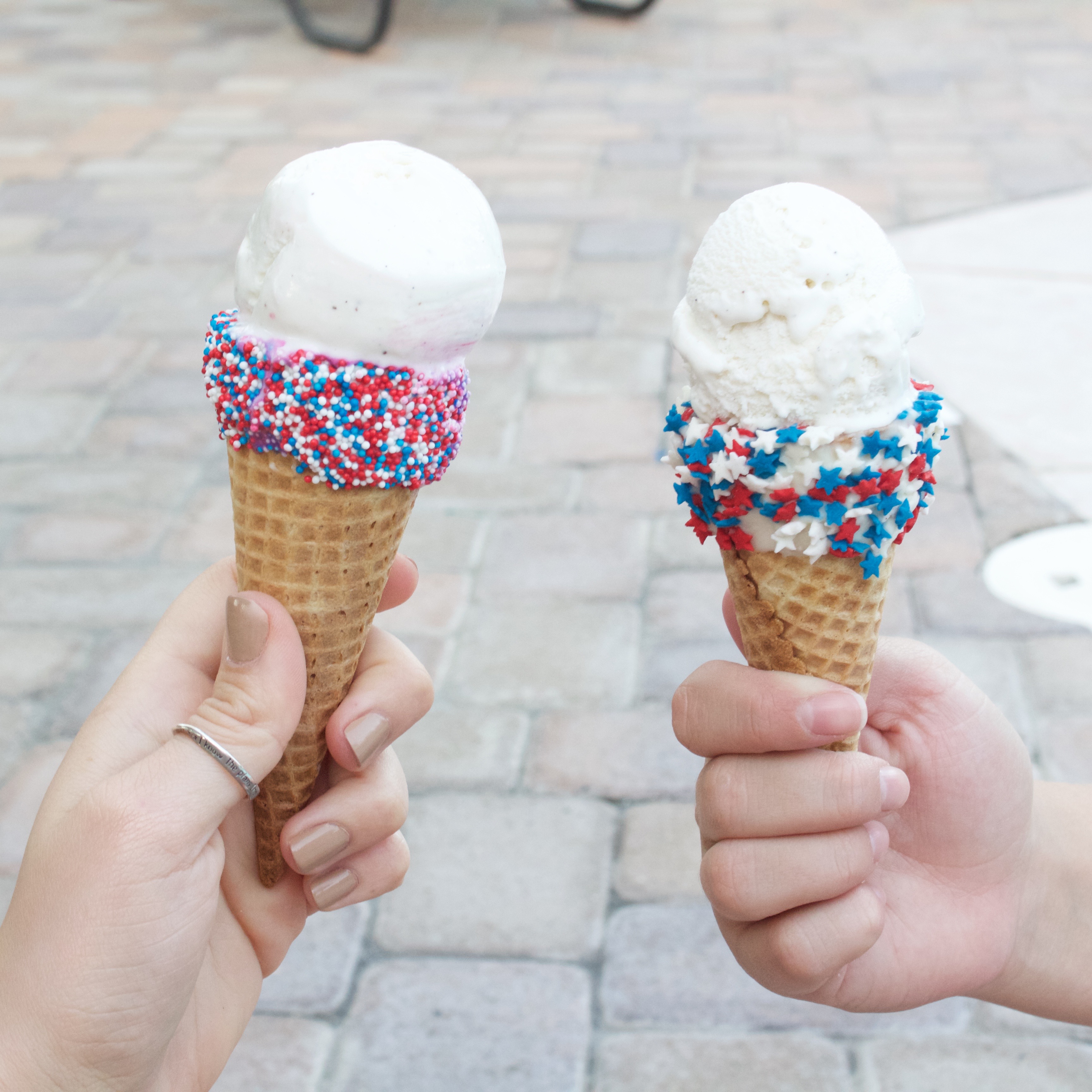 4th of july treat - ice cream cones