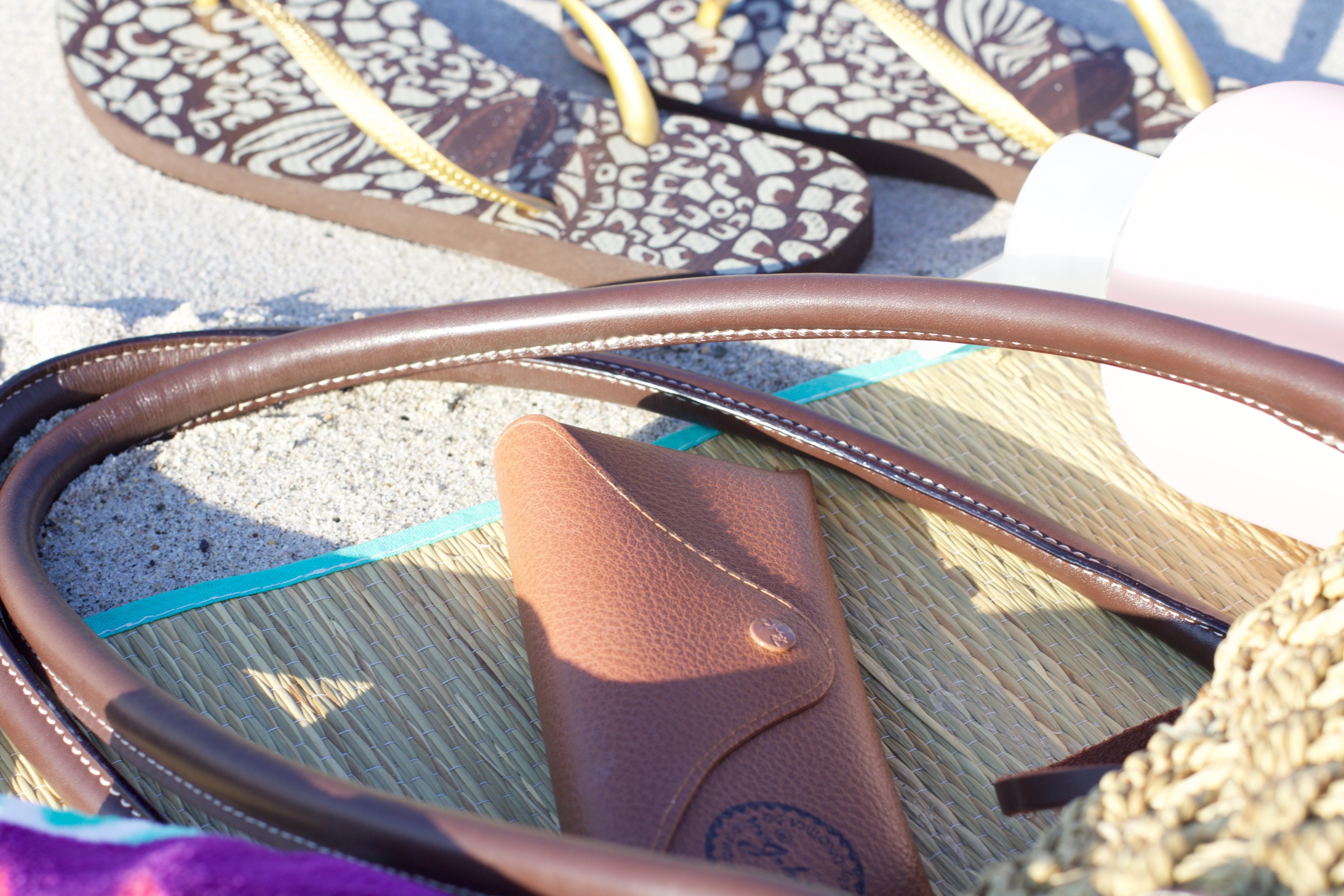 What's in my beach bag - My Styled Life