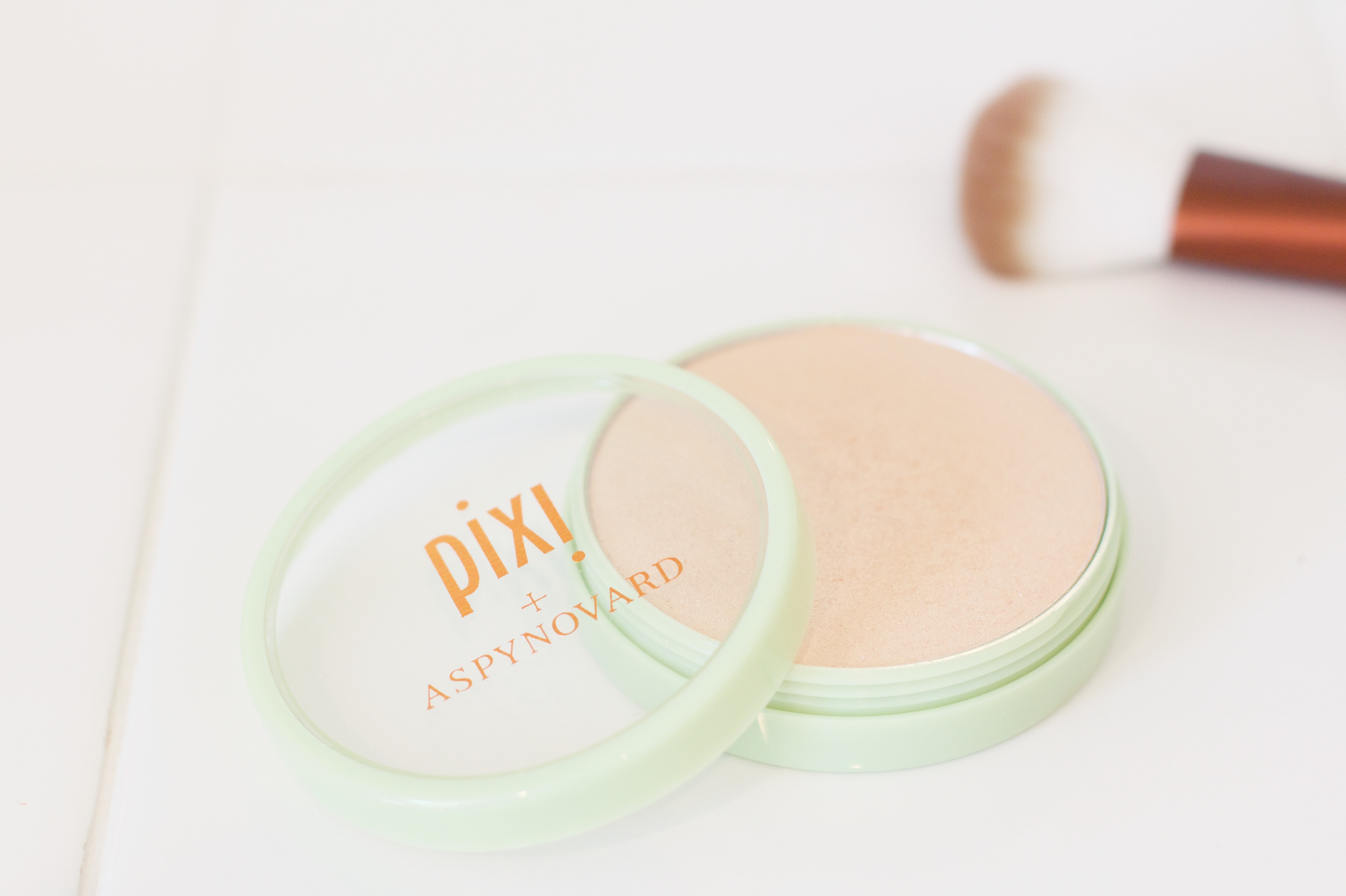 Pixi By Petra + Aspynovard Glow-y Powder review