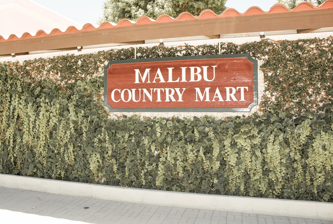 malibu country mart sign