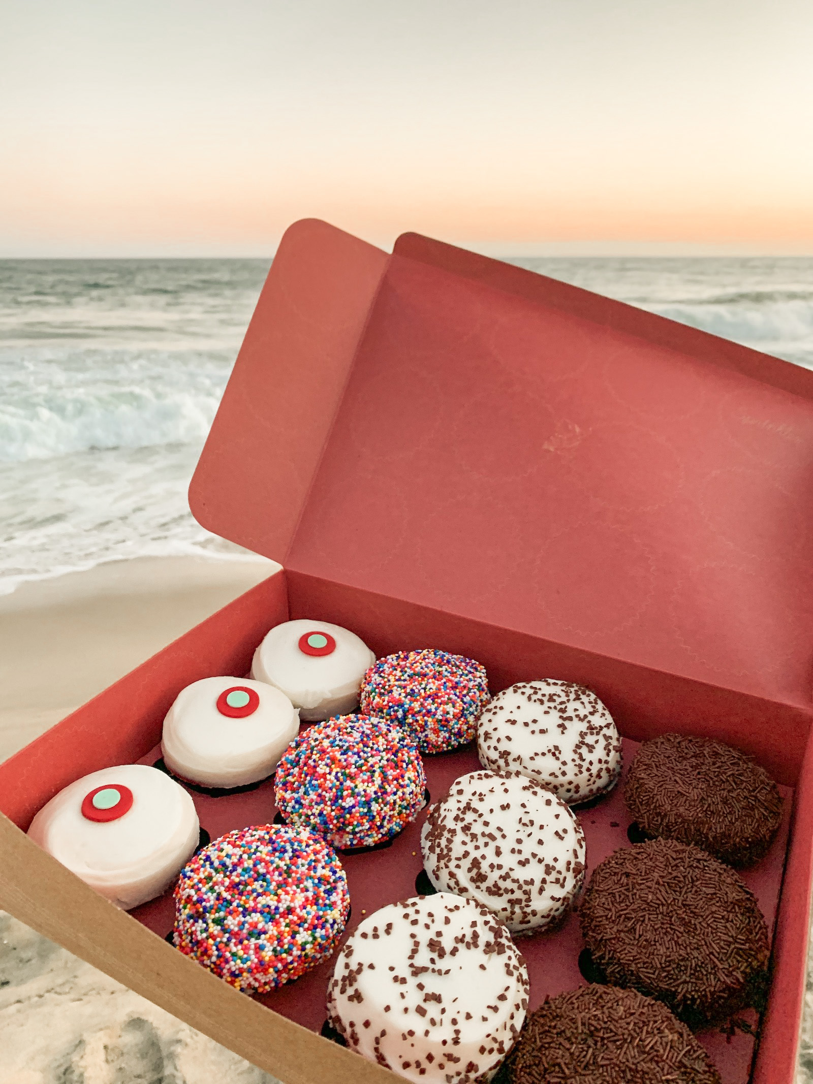 sprinkles cupcakes box 12