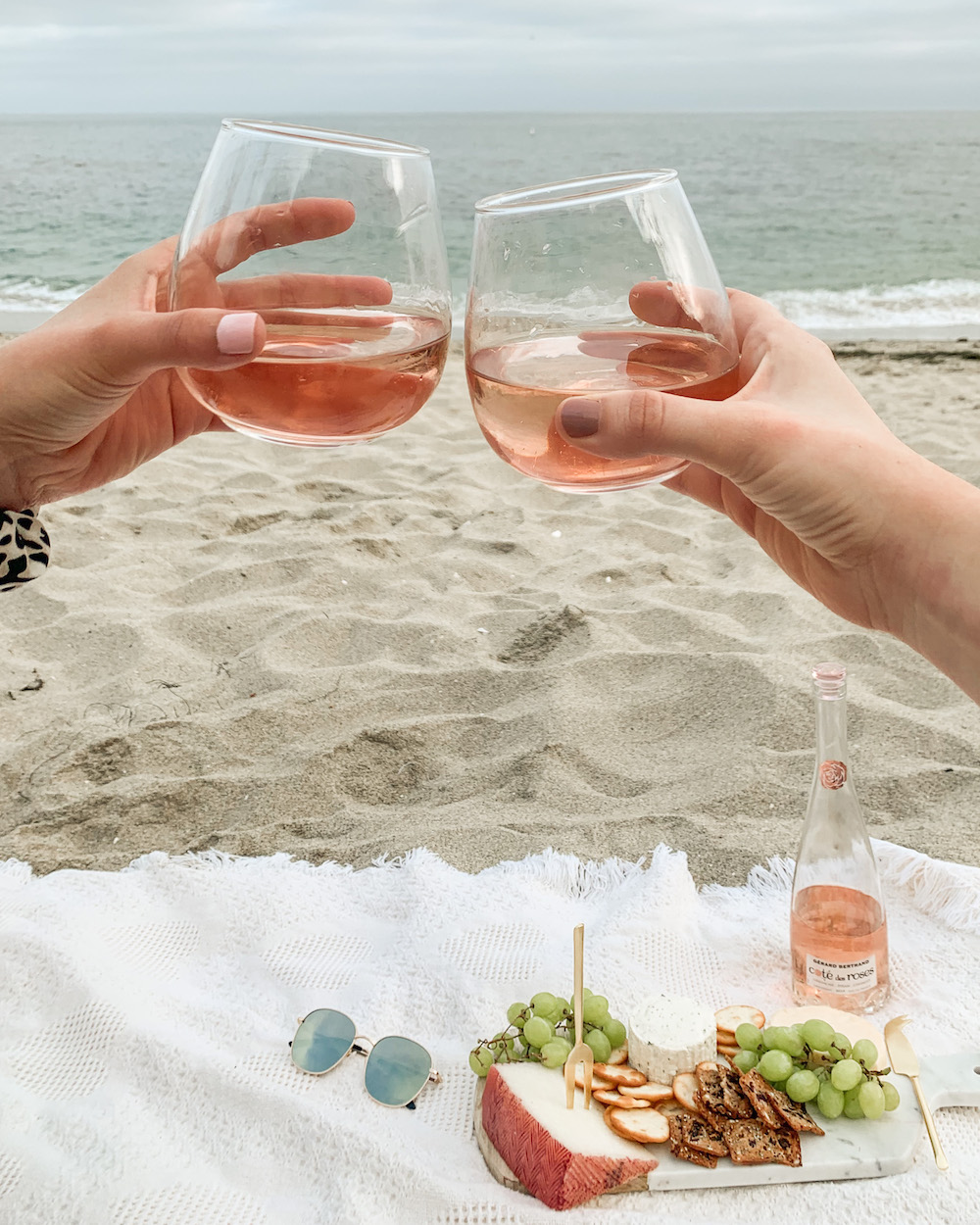 beach picnic aesthetic